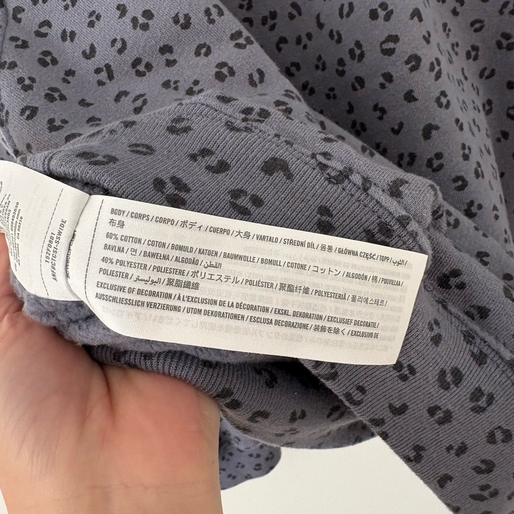 Abercrombie & Fitch Soft Collection Blue Black Leopard Print Sweater Size Large - Picture 4 of 4